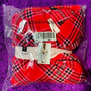 NWT red plaid Victoria’s Secret flannel robe size XS/S!!!